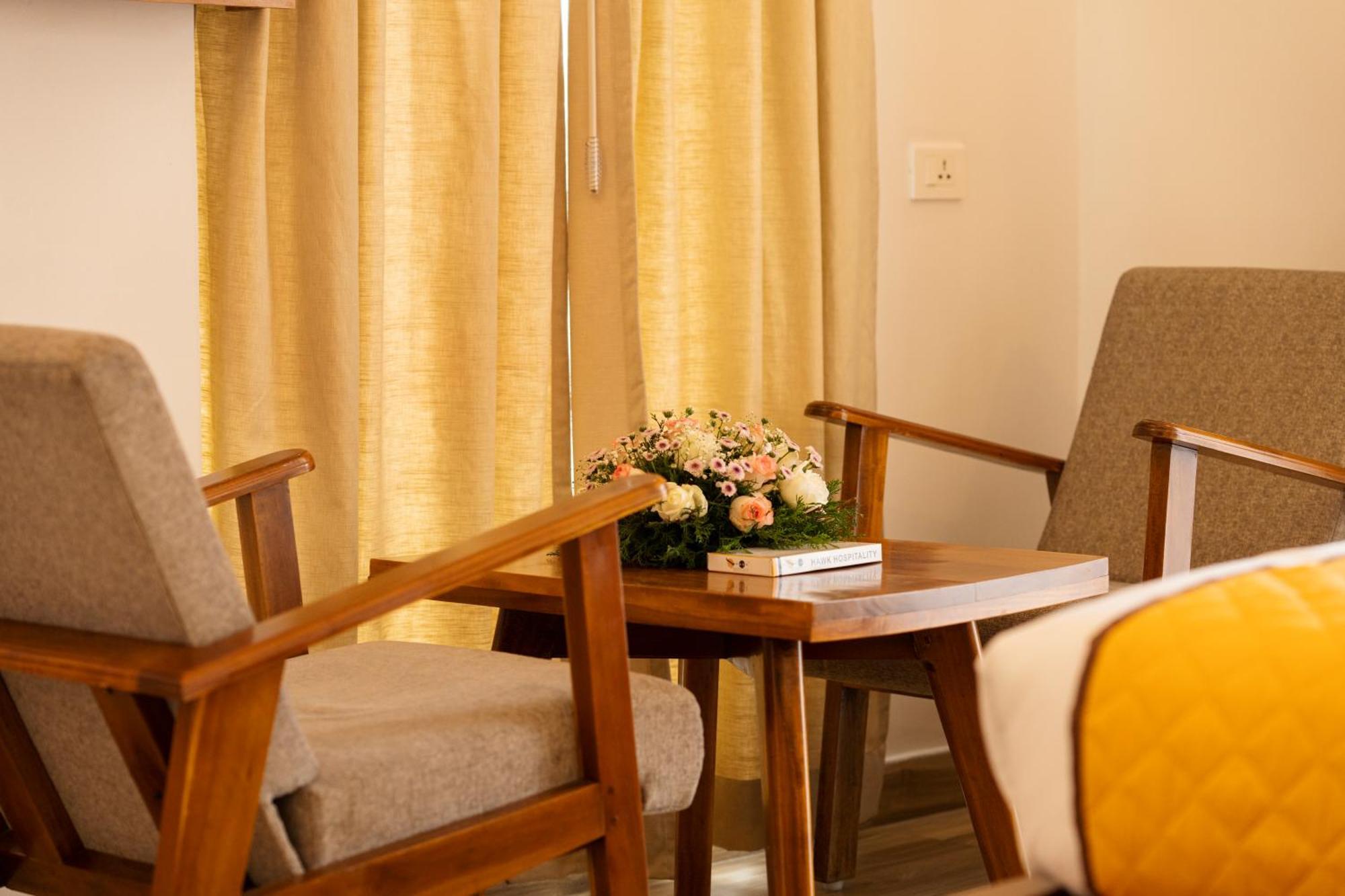 Solo Inn By Hawk Hospitality Kochi Eksteriør bilde