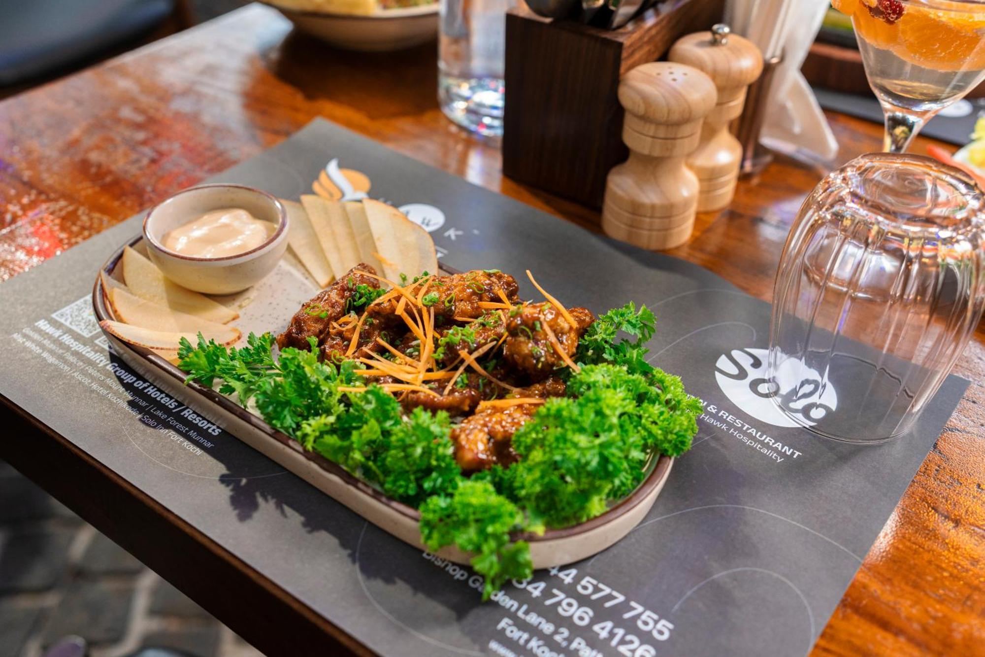 Solo Inn By Hawk Hospitality Kochi Eksteriør bilde