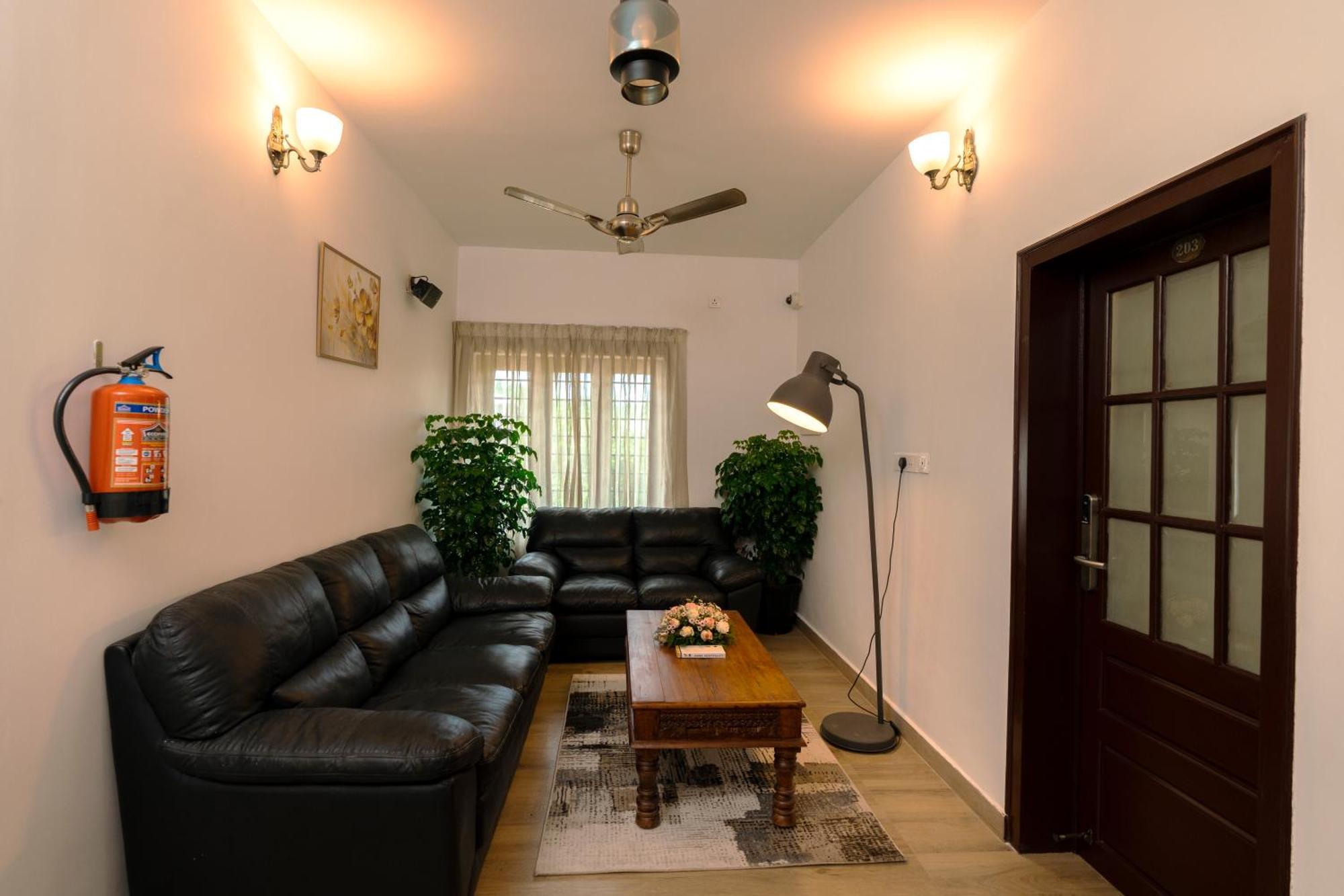 Solo Inn By Hawk Hospitality Kochi Eksteriør bilde