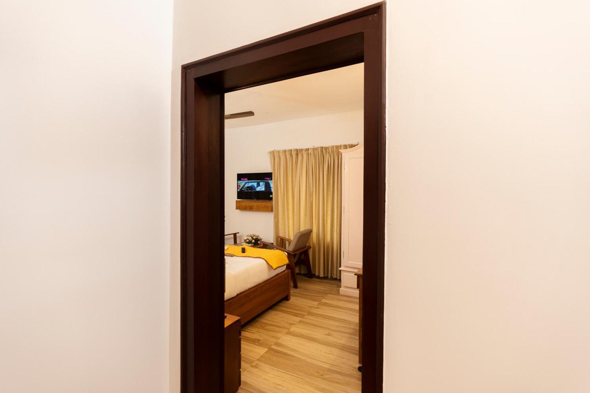 Solo Inn By Hawk Hospitality Kochi Eksteriør bilde