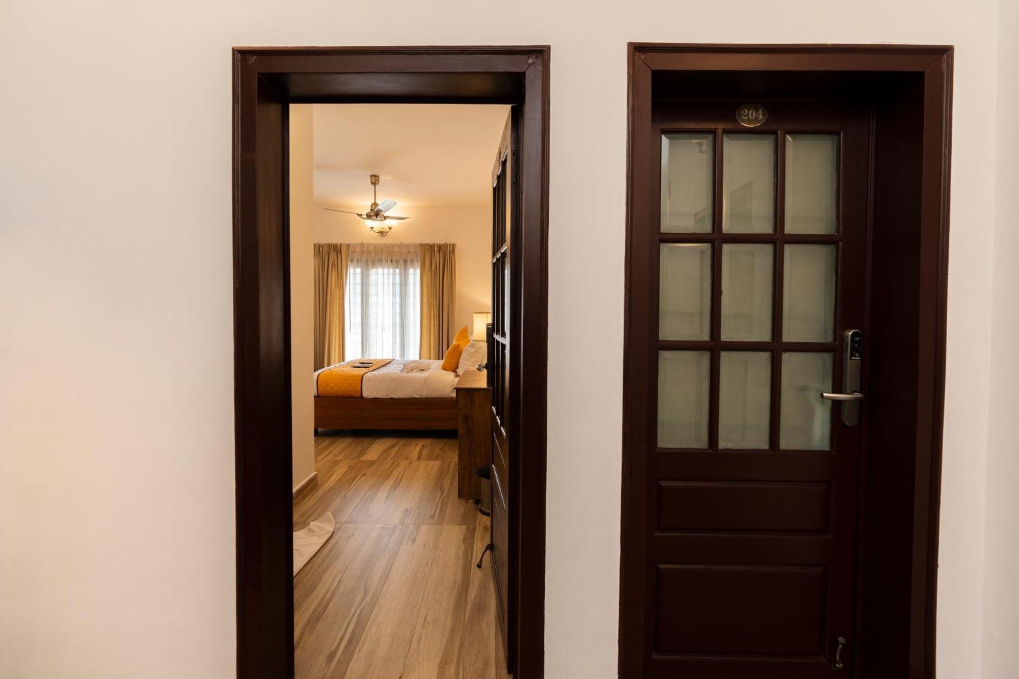 Solo Inn By Hawk Hospitality Kochi Eksteriør bilde