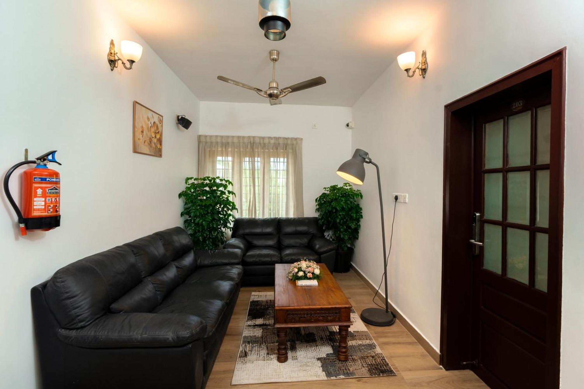 Solo Inn By Hawk Hospitality Kochi Eksteriør bilde
