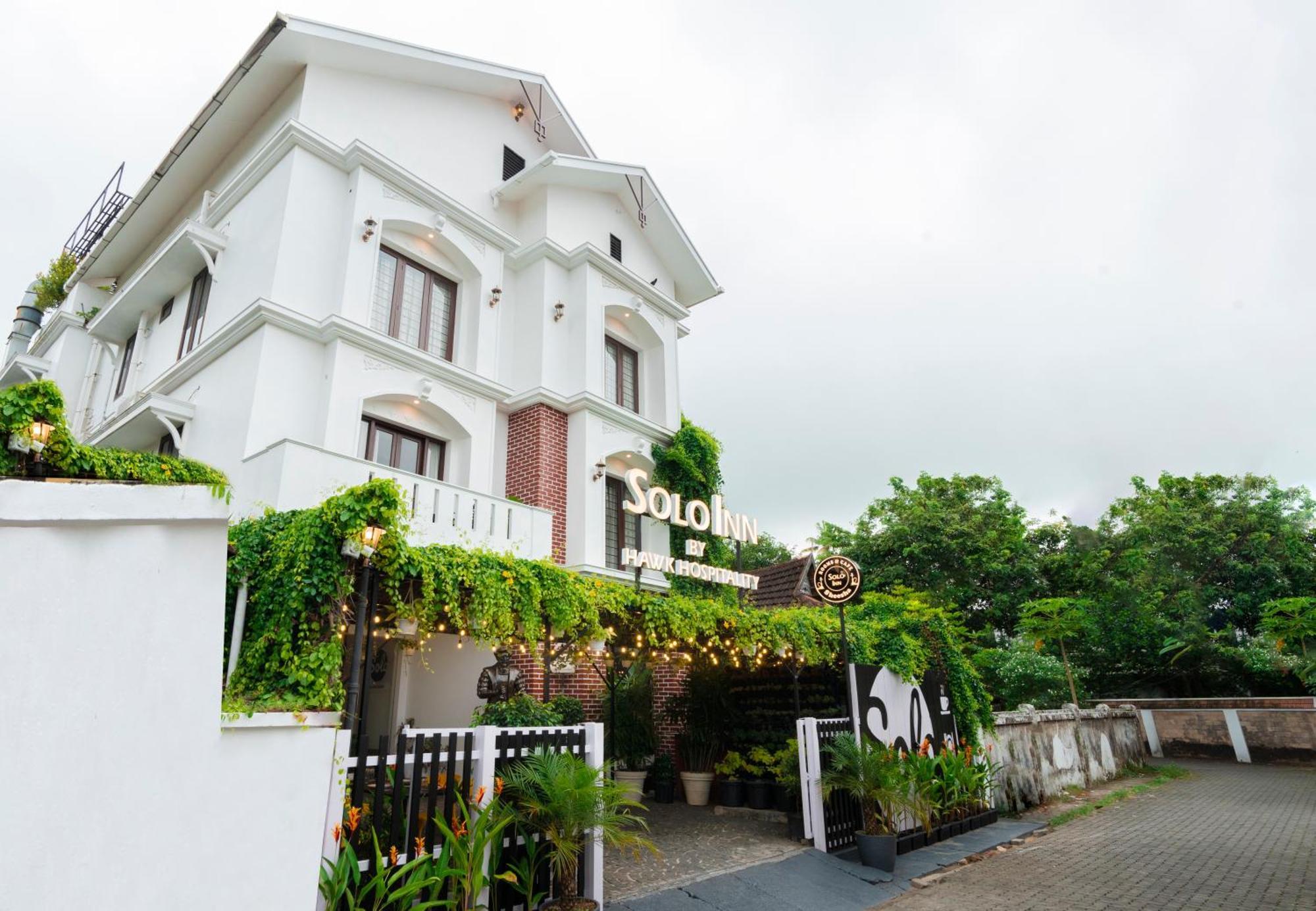 Solo Inn By Hawk Hospitality Kochi Eksteriør bilde
