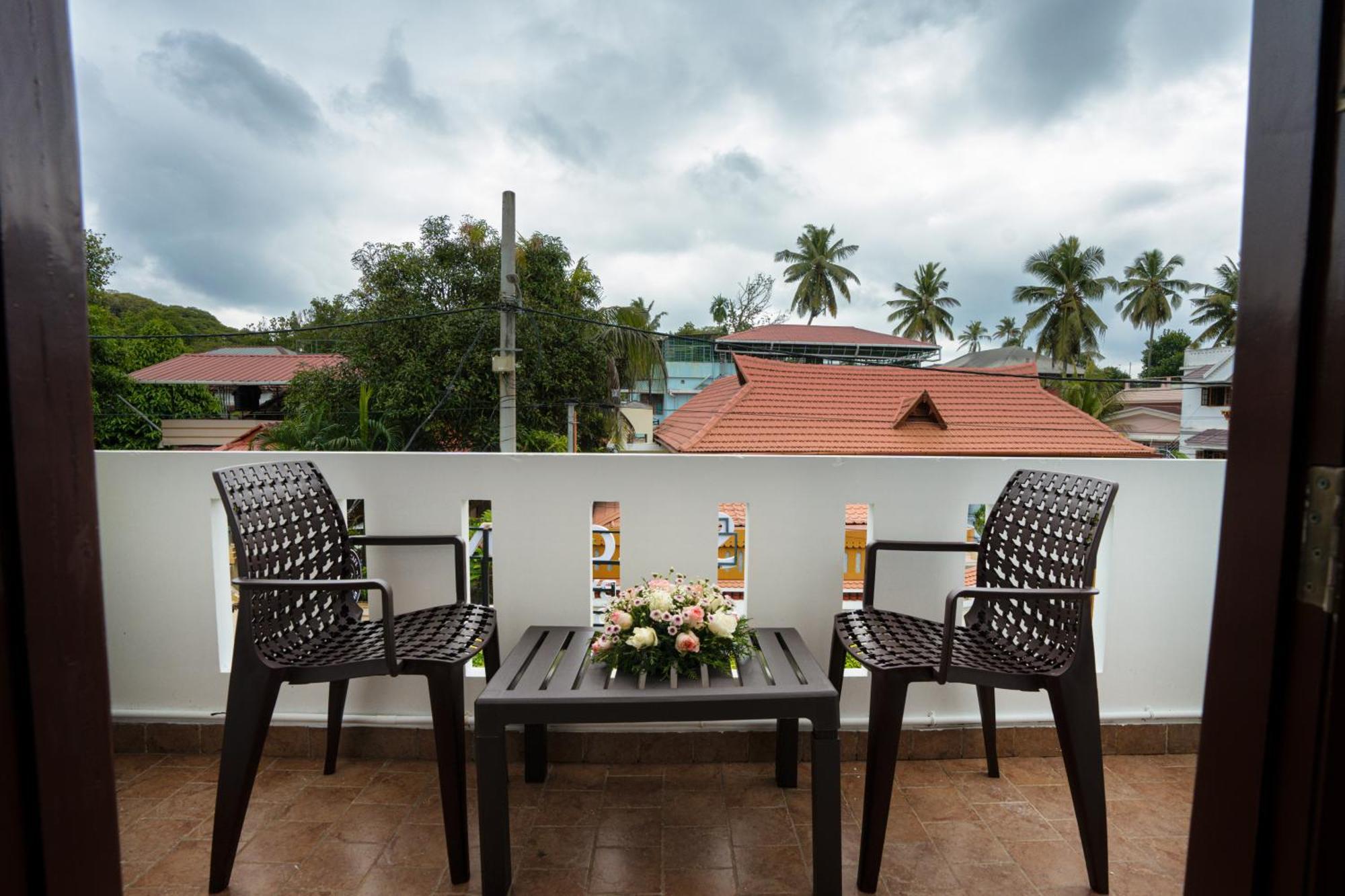 Solo Inn By Hawk Hospitality Kochi Eksteriør bilde