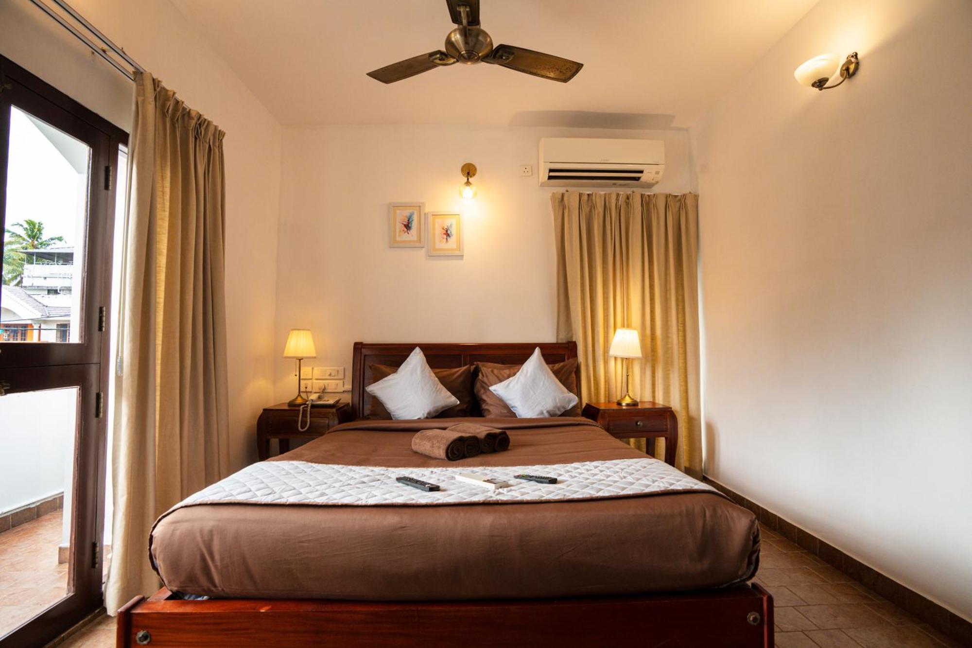 Solo Inn By Hawk Hospitality Kochi Eksteriør bilde