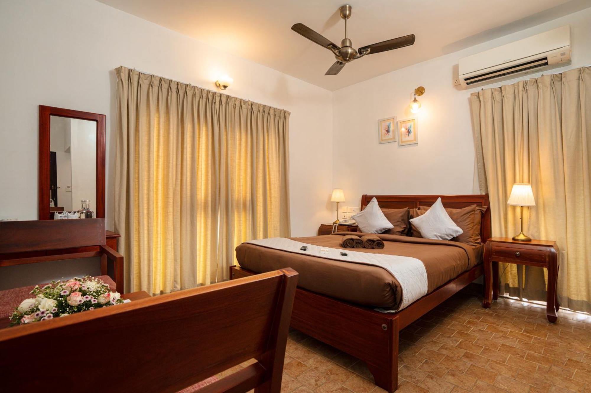 Solo Inn By Hawk Hospitality Kochi Eksteriør bilde